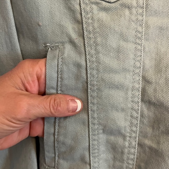 Curve Appeal XL Jean Jacket with two upper pockets and two lower pockets. - Picture 6 of 6